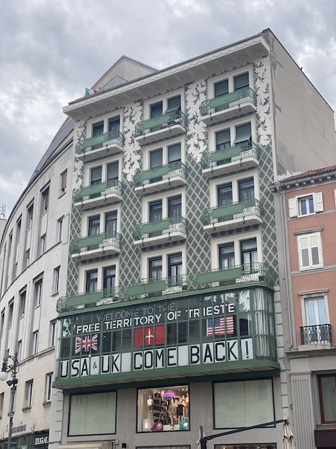 Das Gebäude an der Piazza Borsa mit dem Sitz der Bewegung Freies Triest